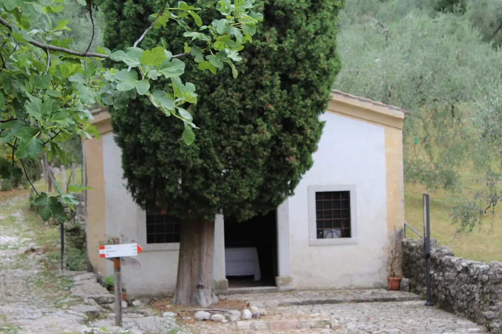 Chiesetta romanica di San Pietro in Vincoli a Campo, comune di Brenzone sul Garda, provincia di Verona