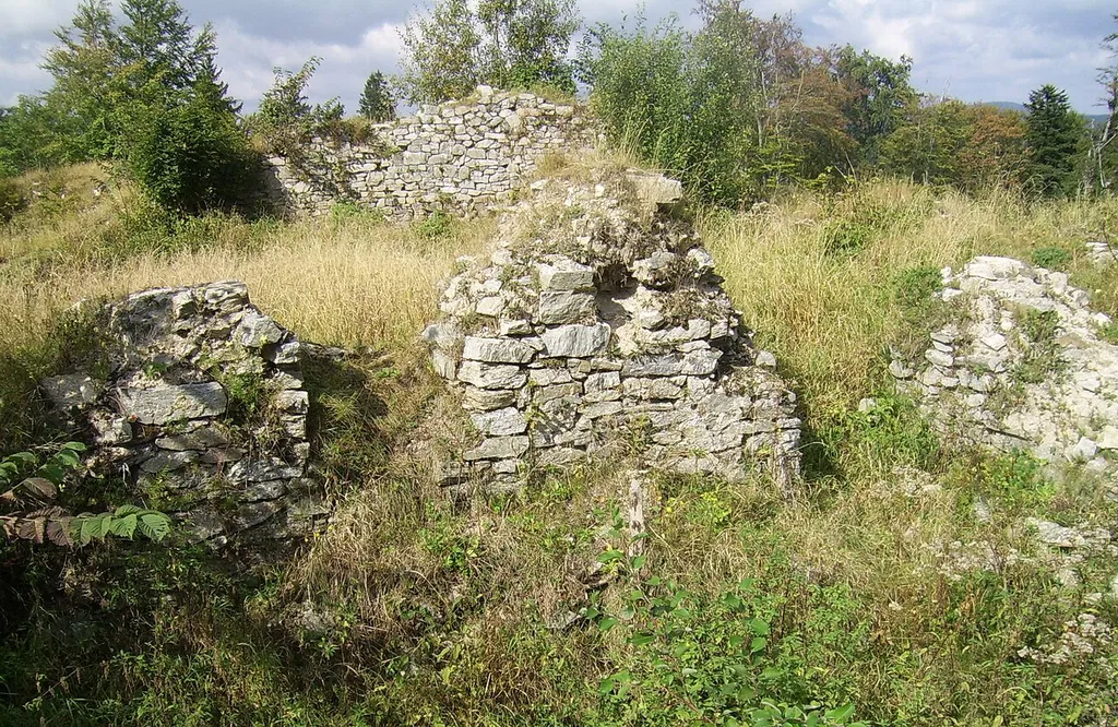 zamek „Karpień” (ruina), XIV-XV w., Karpno, gmina Lądek-Zdrój