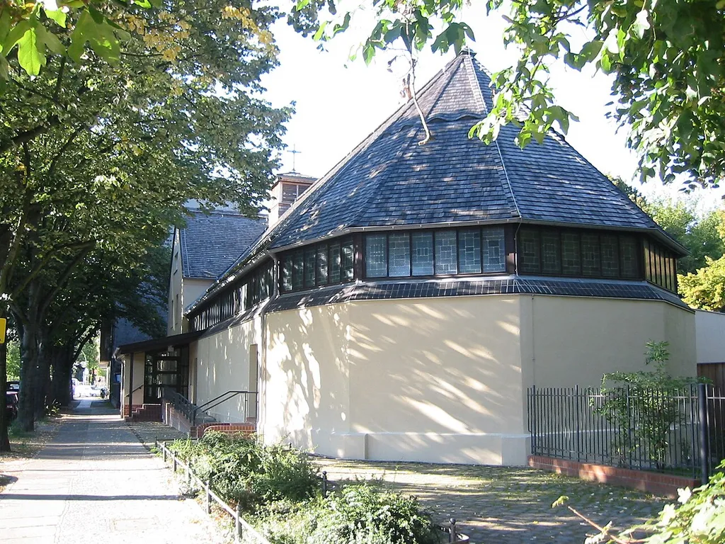 Simplonstraße 31-37, Berlin. evangelische Offenbarungskirche