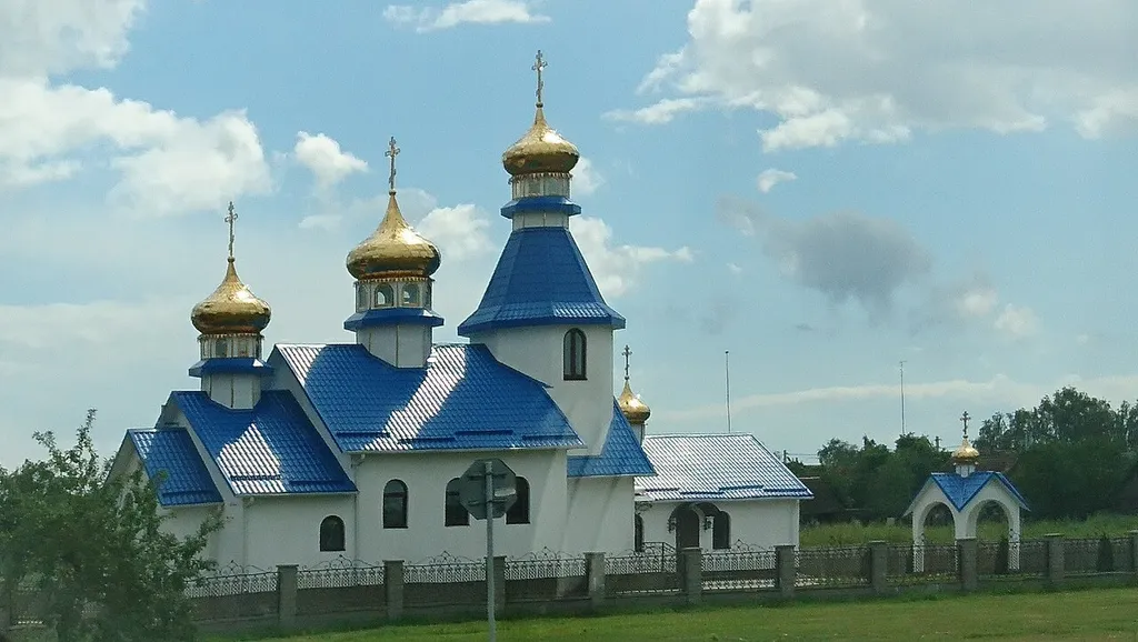Church of St Nicholas the Wonderworker in the village of Liadna, Slutsk District, Minsk Region, Belarus, as seen from the national road R43. Photographed from inside a car.