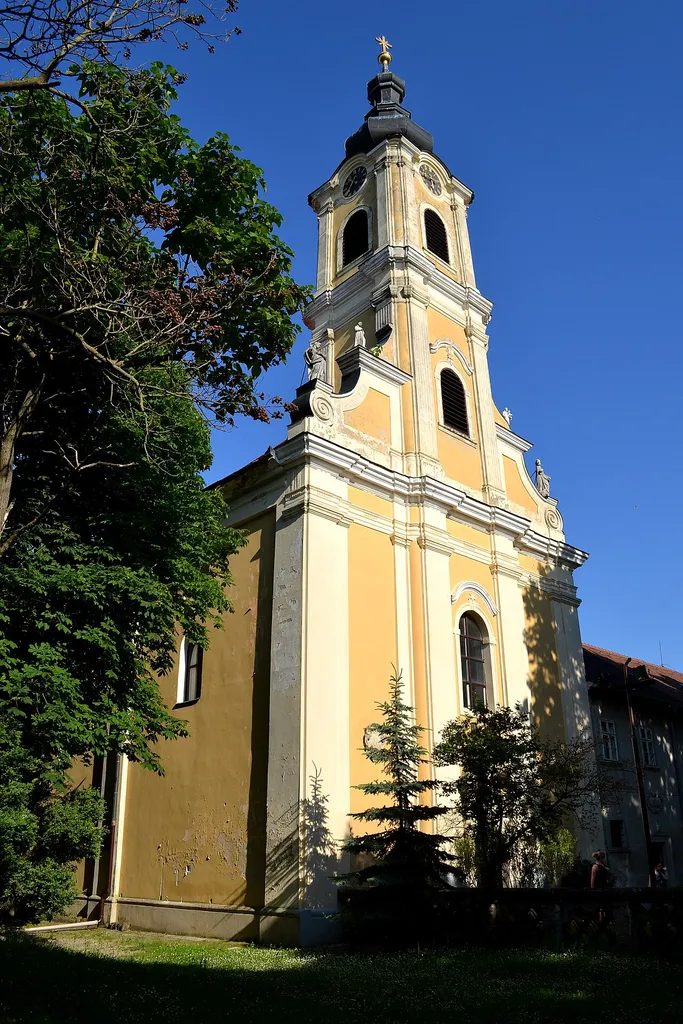 Báč, Kostol svätého Antona Padovského; celkový pohľad na kostol
