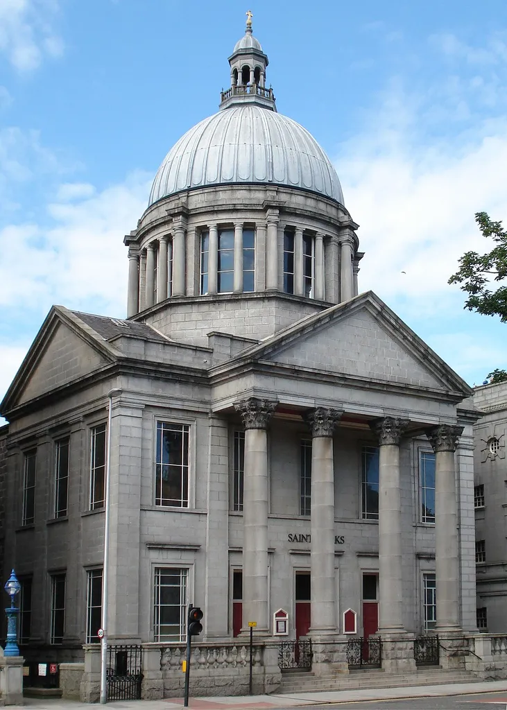 St Mark's Church is in the centre of the Rosemount Viaduct terrace by architect A Marshall Mackenzie (1847-1933) with its giant order quatrostyle Corinthian portico, and dome modelled on St Paul's in London. photo courtesy Jane Cartney, www.janecartneyfineart.co.uk