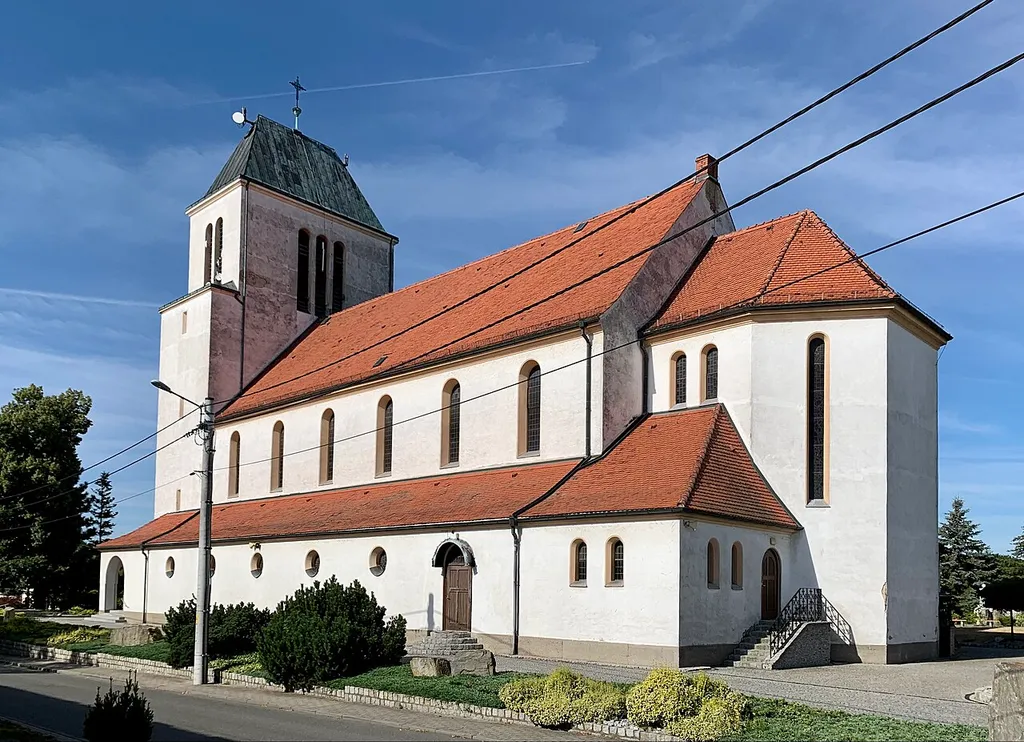 Kościół św. Franciszka z Asyżu w Komprachcicach od północnego-wschodu