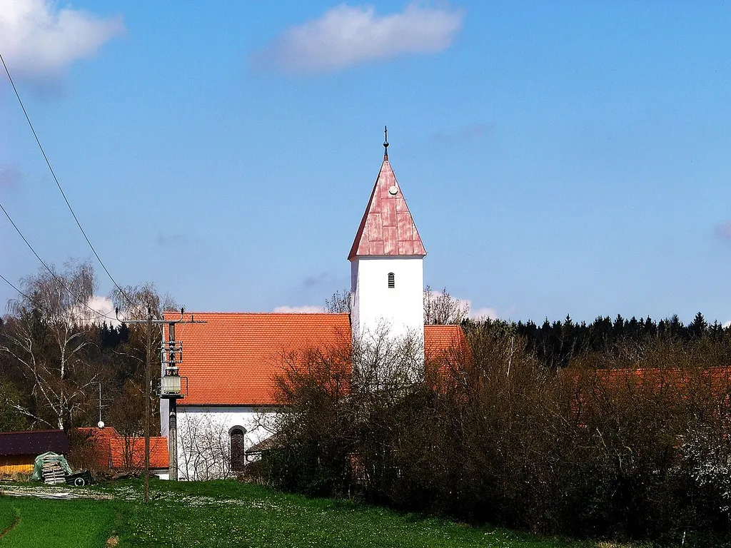 Ottending 13. Kath. Filialkirche St. Wolfgang, Saalbau mit Eingangsvorhalle und Südturm mit Pyramidendach im Chorwinkel, im Kern 2. Hälfte 13. Jh., Chor und Turm spätgotisch, barock verändert; mit Ausstattung.