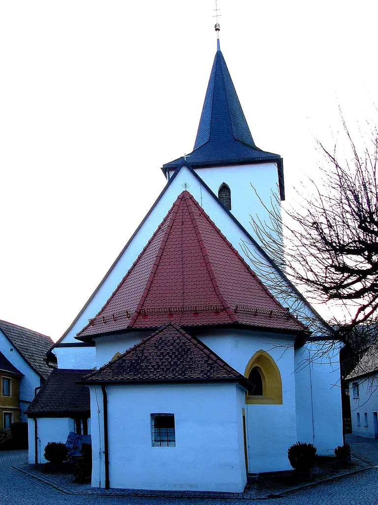 Katholische Filialkirche Mariae Geburt; Westturm 14. Jahrhundert mit verschiefertem ins Achteck überführtem Spitzhelm von 1802, Saalkirche mit Satteldach, eingezogener dreiseitig geschlossener Chor, 15. Jahrhundert, spätgotisch und im 17. Jahrhundert barockisiert; mit Ausstattung.