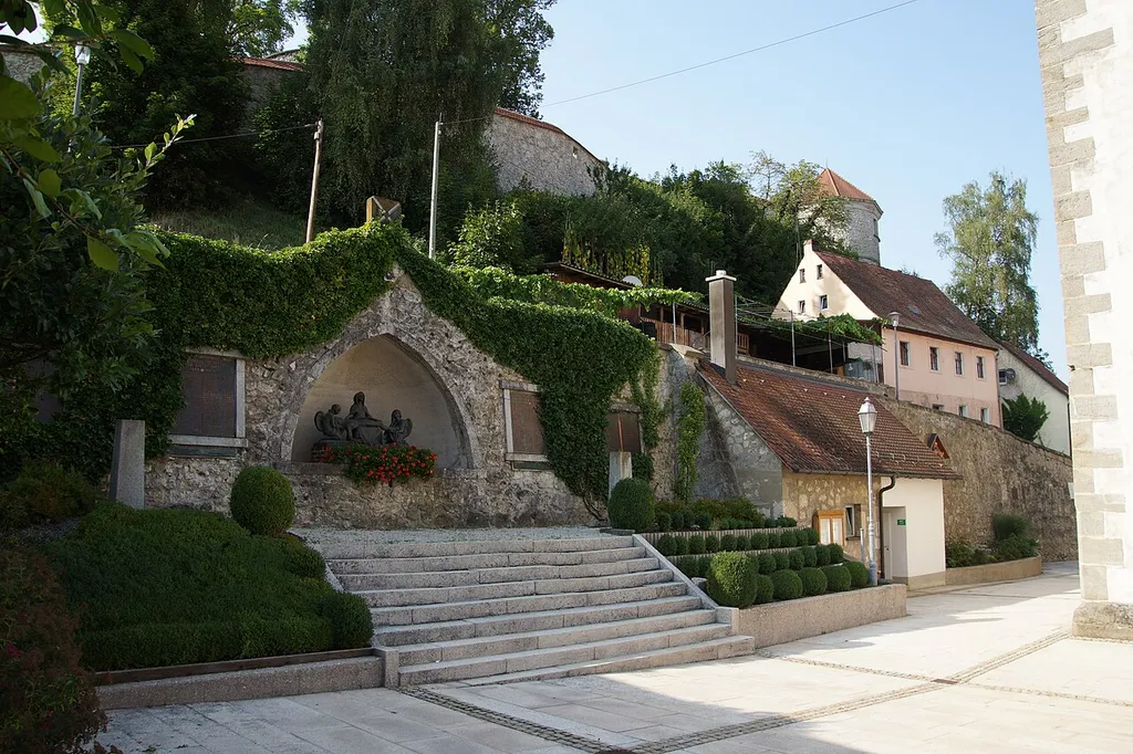 Die katholische Pfarrkirche St Peter und Paul in Neuhaus