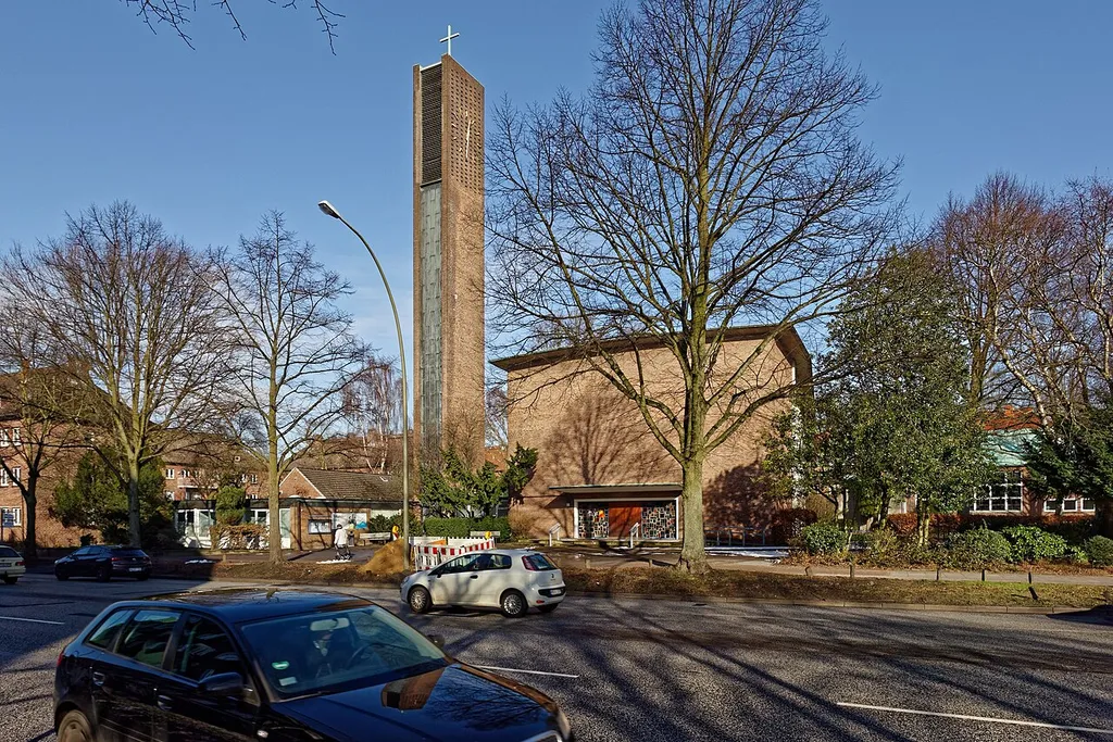Paul-Gerhardt-Kirche Hamburg-Winterhhude, Ansicht vom Ring 2