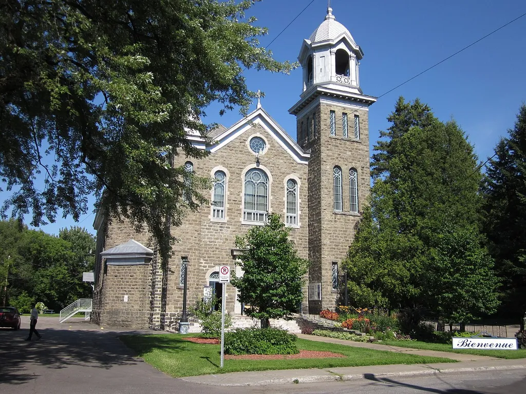Église Notre-Dame-de-la-Présentation, construite en 1924, désignée, lieu historique national du Canada en 2005