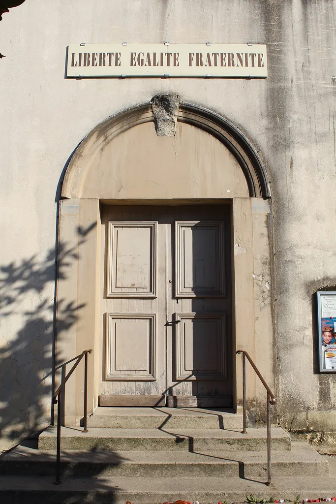 Porte de l'église Saint-Loup de Champs-sur-Marne.