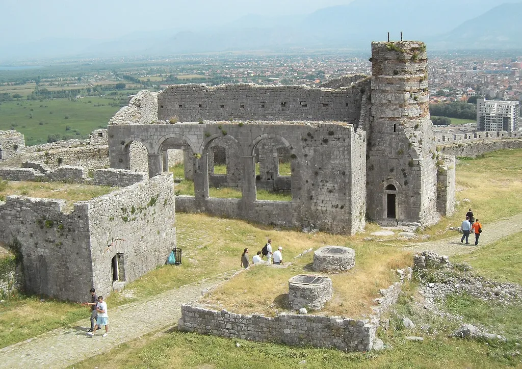 Ruine der kath. Kathedrale Sankt Stephan (früher: Moschee) auf der Burg Rozafa bei Shkoder