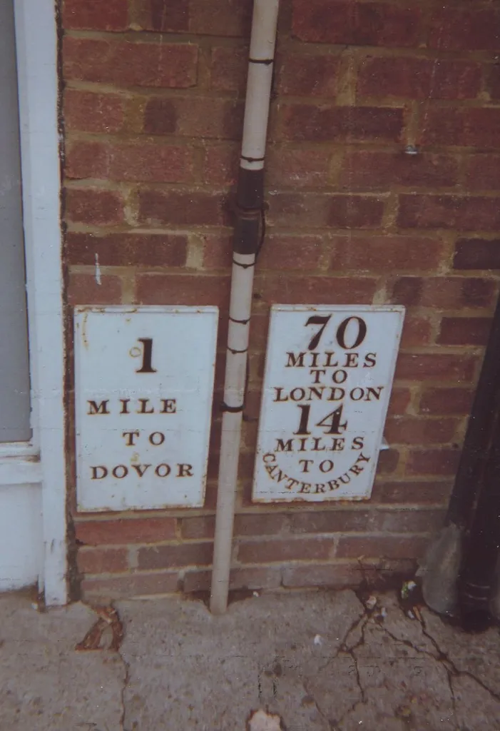 Milestone, London Road, Buckland, Nos 49 & 50
