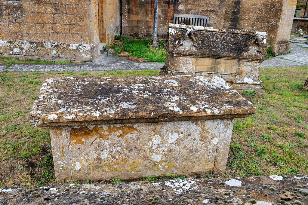 Montacute: DIDD MONUMENT IN CHURCHYARD, ABOUT 7 METRES SOUTH OF CHANCEL, CHURCH OF ST CATHERINE