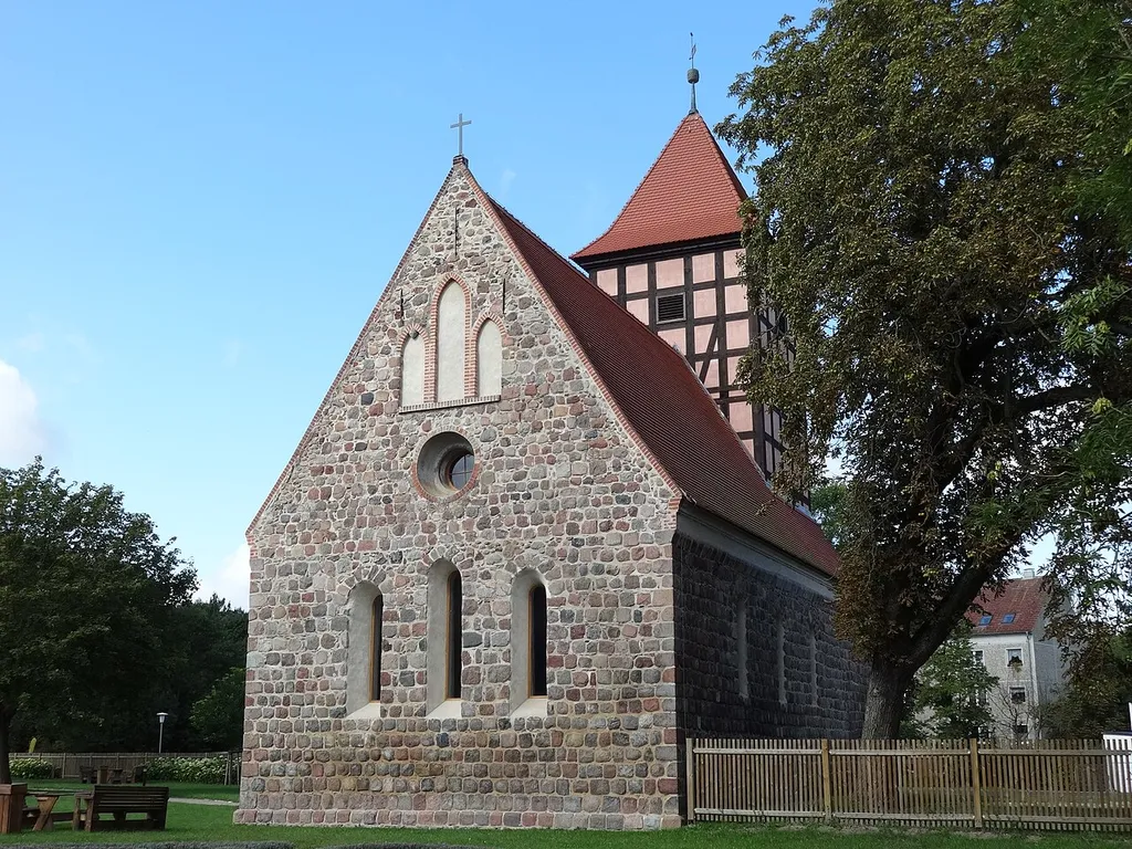 Frühgotische Feldsteinkirche in Malchow, ein Ortsteil von Göritz im Landkreis Uckermark aus der zweiten Hälfte des 13. Jahrhunderrs