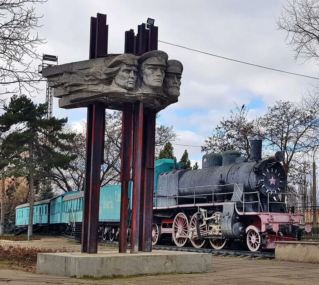 Soviet locomotive Су 206-77 and monument outside Bender-1 station in Transnistria.