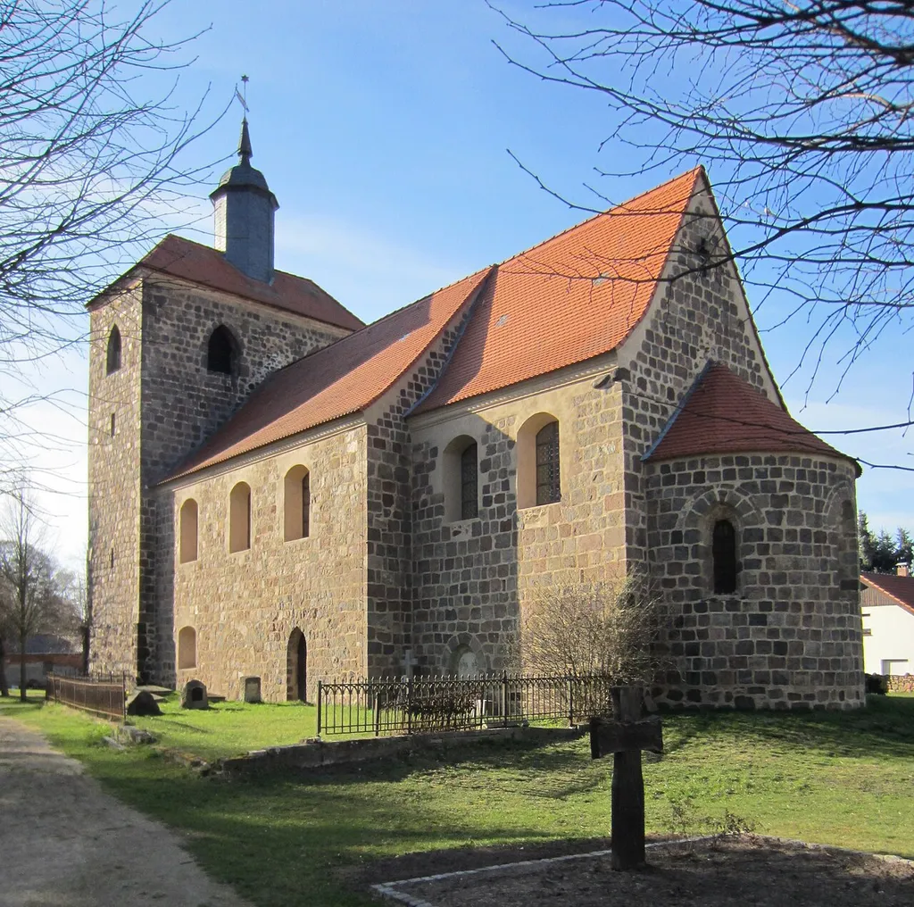Waltersdorf, Gemeinde Heideblick, denkmalgeschützte Dorfkirche, Ansicht von Südosten
