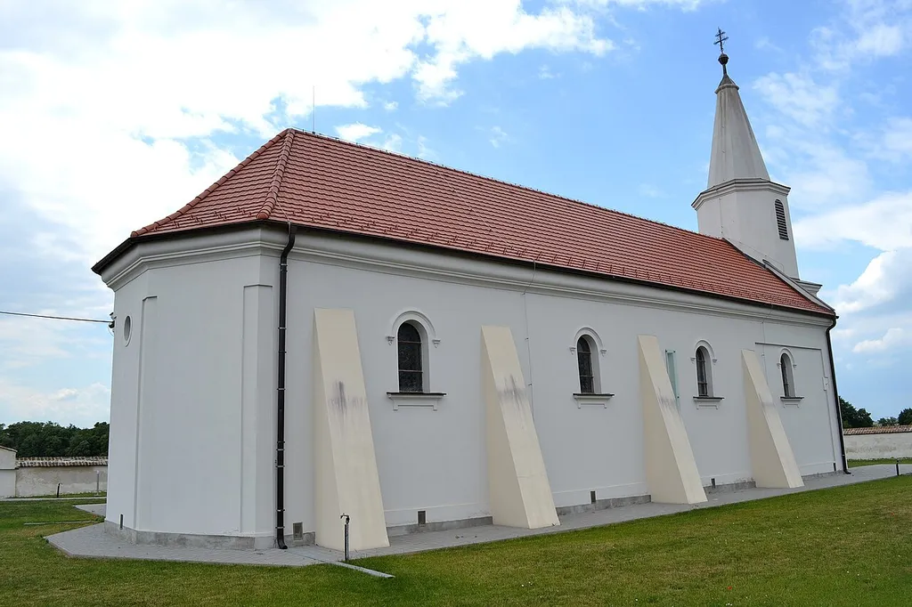 Cífer (okr. Trnava), Kostol svätých Petra a Pavla v miestnej časti Pác; pohľad na kostolík od severovýchodu