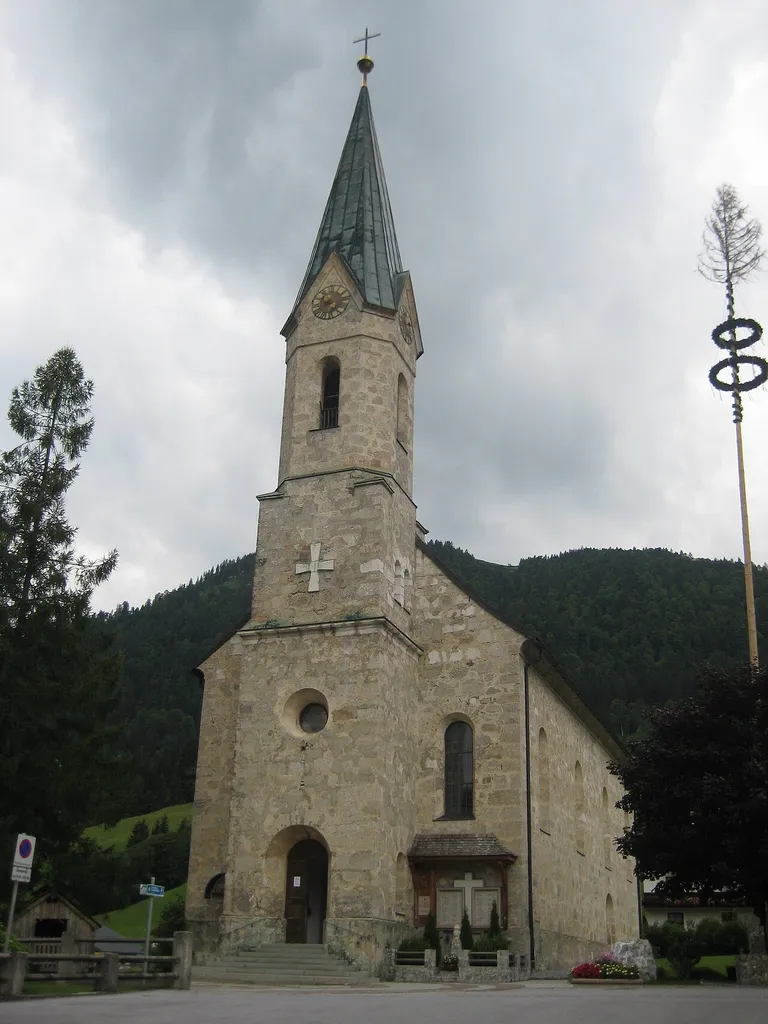 Kath. Pfarrkirche hl. Kreuz