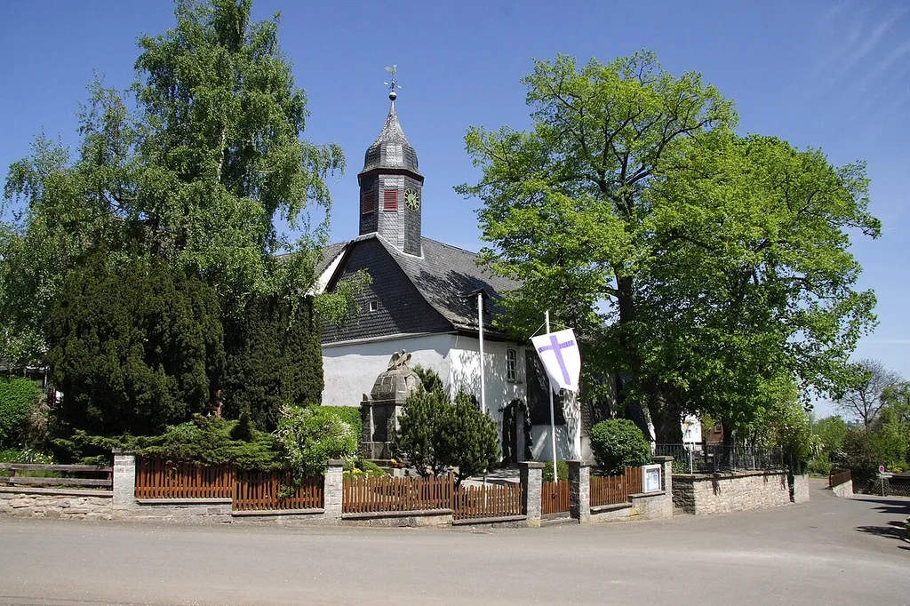 Ansicht der Kirche in Rhenegge, Gemeinde Diemelsee.