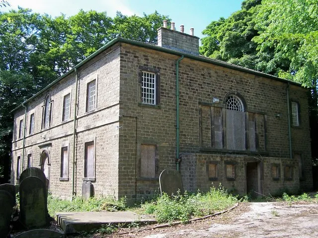 Loxley United Reformed Independent Church. Built in 1787 and closed in the early 1990's ... all closed up and looking forlorn ... needs somebody with 'loadsamoney' to do something good with it. What they will do with the Graves is another matter though! 1022648 1022655 1022666 1022681