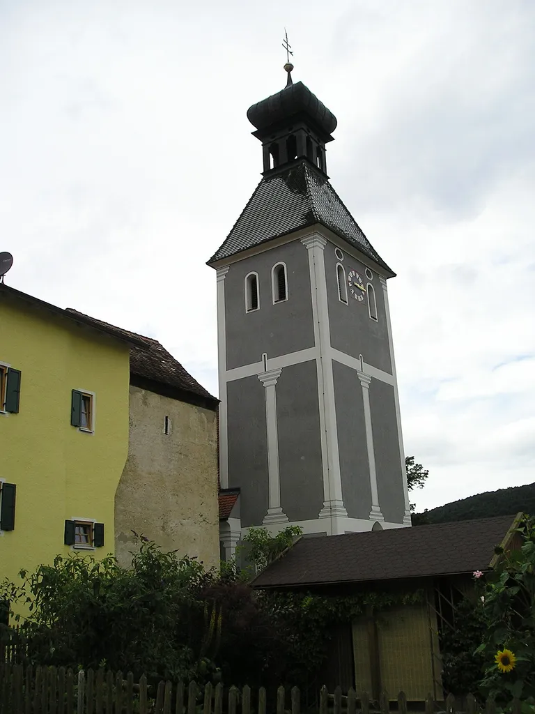 Pfalzpaint_Landkreis_Eichstätt,_Kirche_und_Adelssitz.jpg