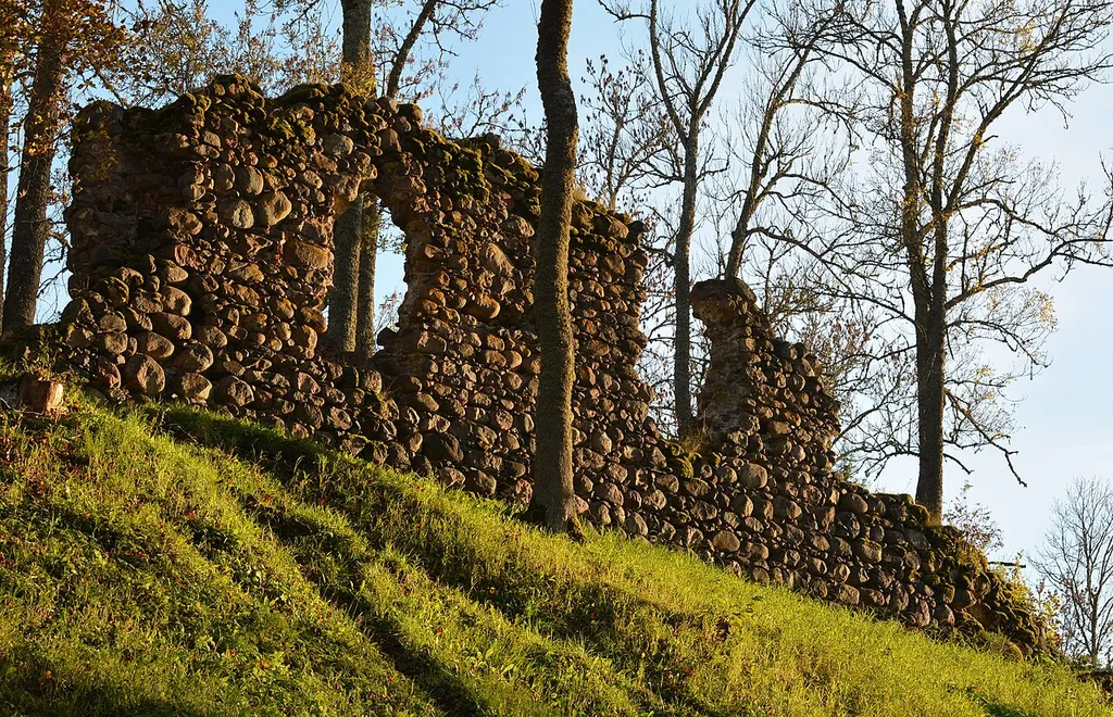 Helme castle ruins