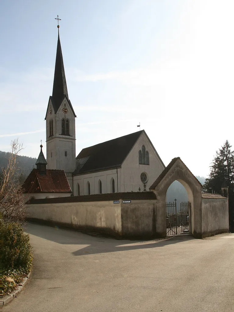 Friedhof neben der Pfarrkirche im ehemaligen Klosterhofgelände