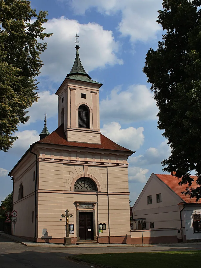 kostel Povýšení svatého Kříže v Sezimově Ústí