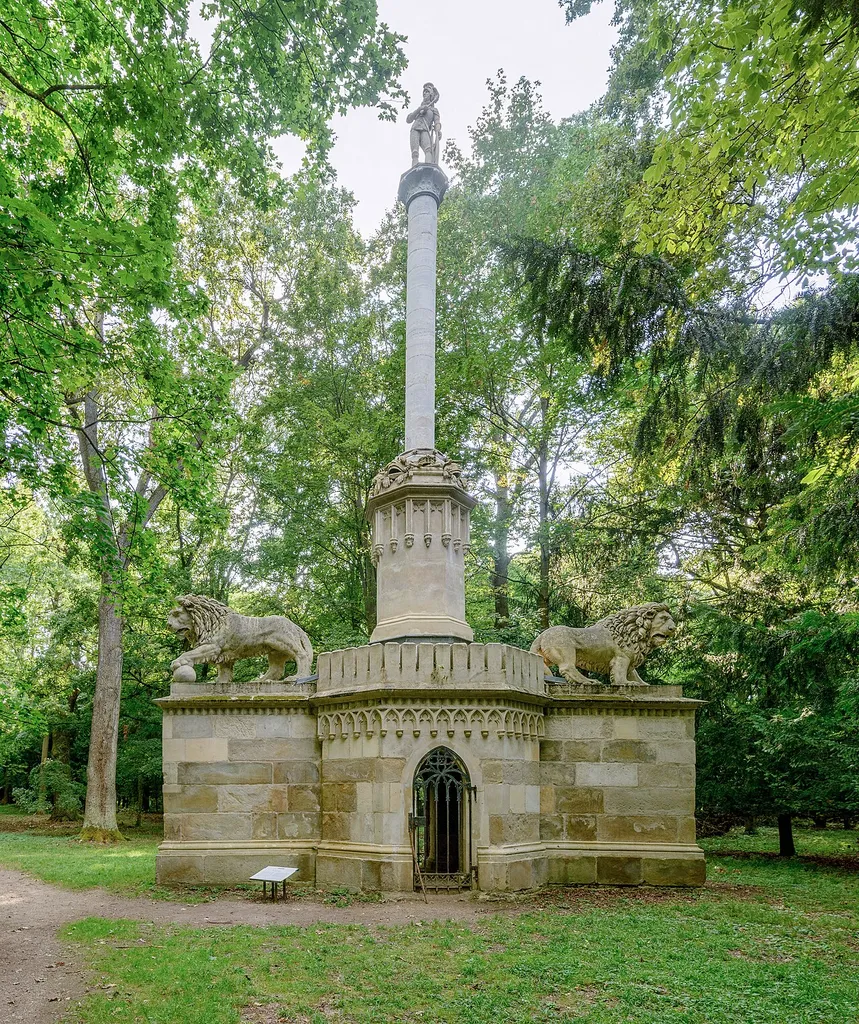 Schlosspark Laxenburg, Rittersäule