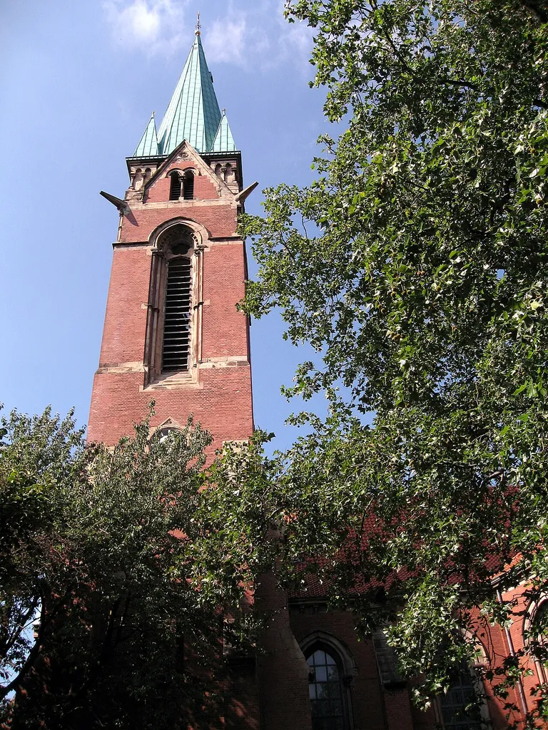 Dortmund, Nordstadt, Paulus-Kirche von der Kirchenstraße, Turm