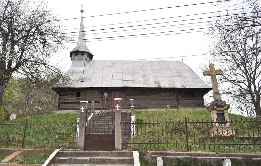 Biserica de lemn "Sfinții Arhangheli Mihail și Gavriil" din Chichișa, comuna Românași, judeţul Sălaj