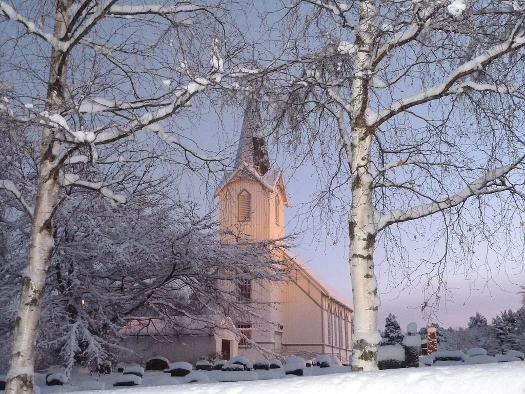 Lånke kirke i Stjørdal kommune. Foto: Kristin Bodsberg/Riksantikvaren.