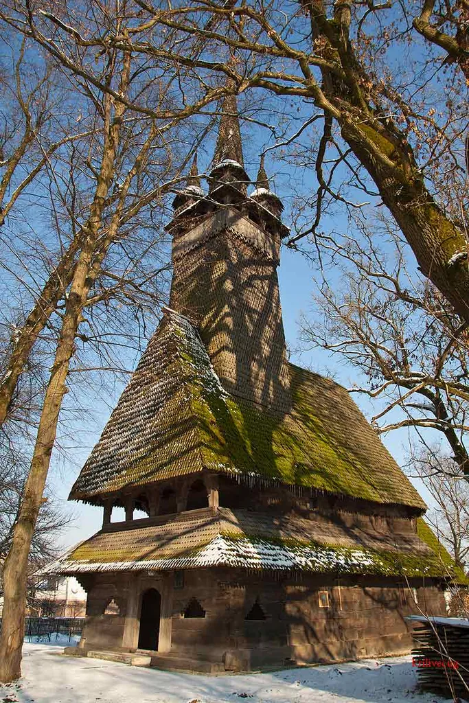 Дерев'яна церква в селі Кпайніково. Хустського району. Храм Святого Михайла 1668 рік