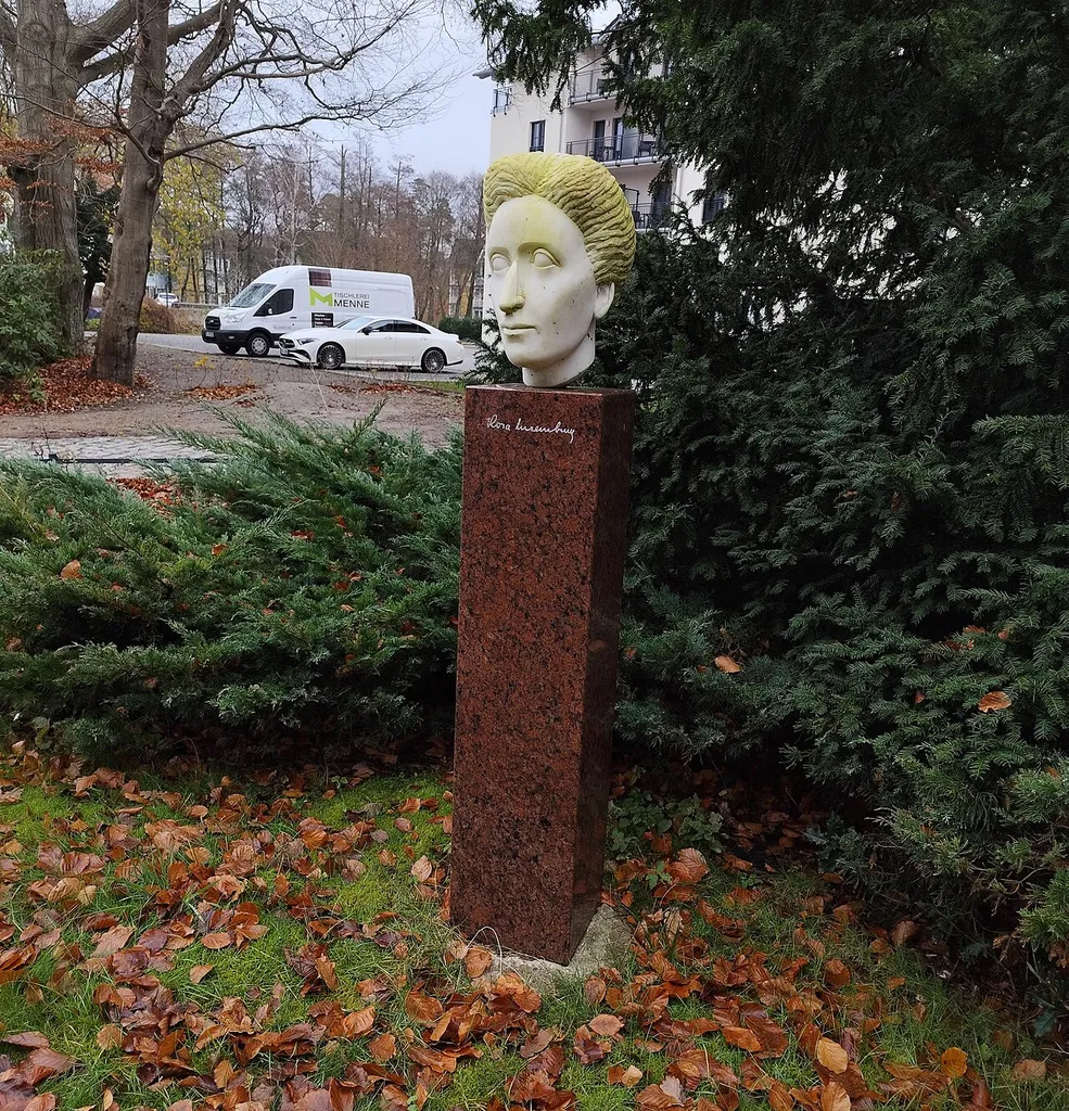 Rosa Luxemburg Erinnerung (Axel Peters) in Graal-Müritz