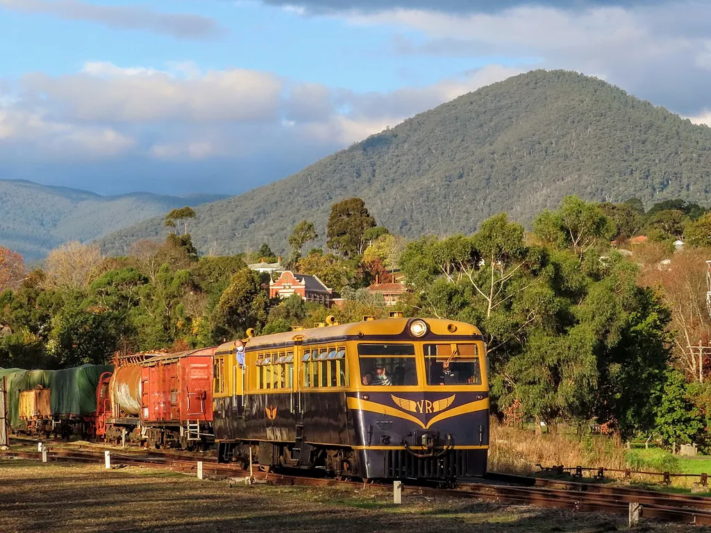 RM22 departs Healesville on an afternoon trip at the Yarra Valley Railway