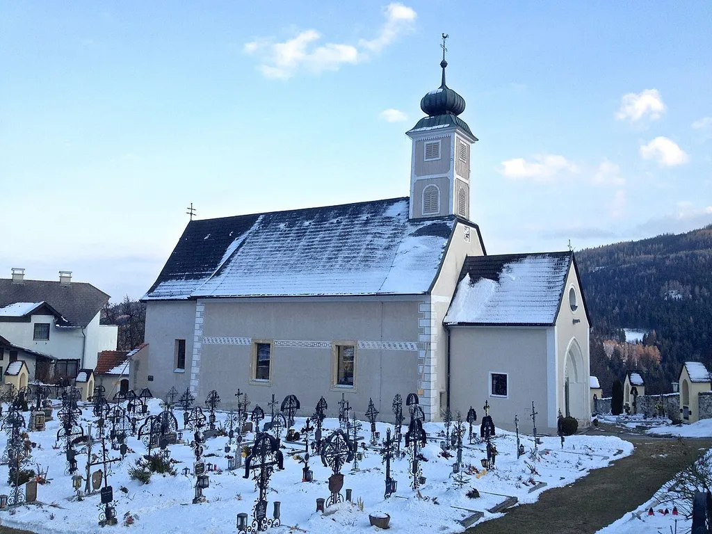 Kath. Pfarrkirche hl. Petrus und Friedhof