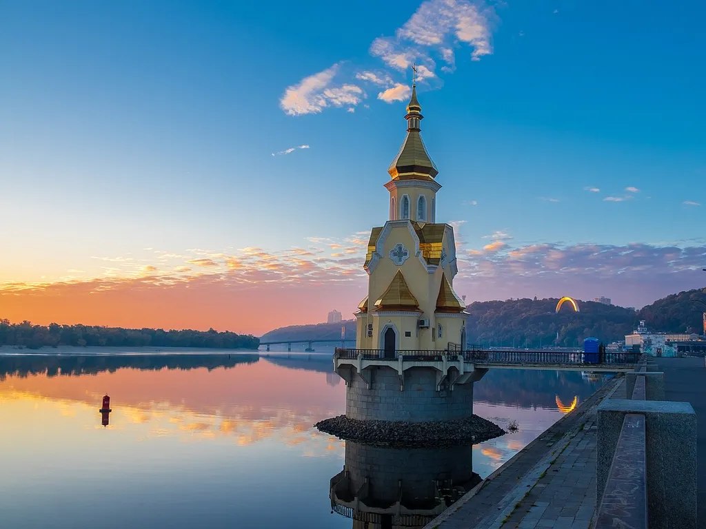 Набережна Дніпра, Київ, Набережне шосе