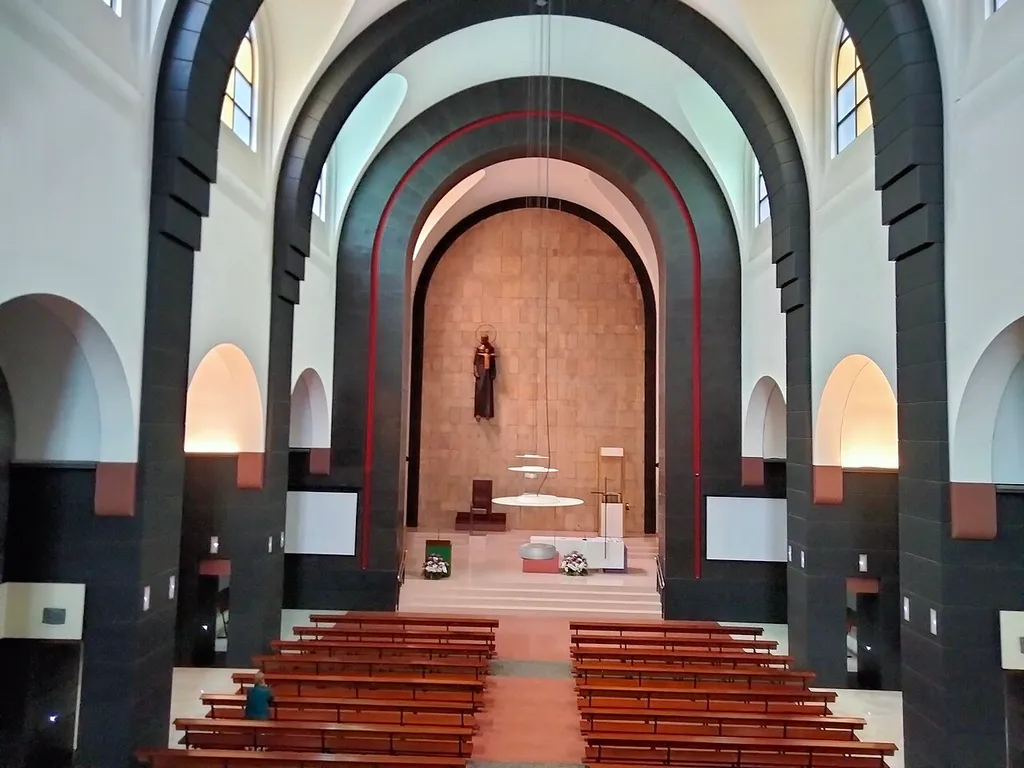 Iglesia de San Antonio de Padua (Gijón): PP. Capuchinos - nave central
