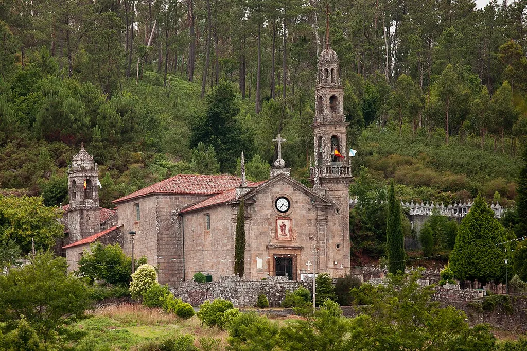 San Xulián de Bastavales, Brión, Galicia (Spain). Igrexa e cemiterio