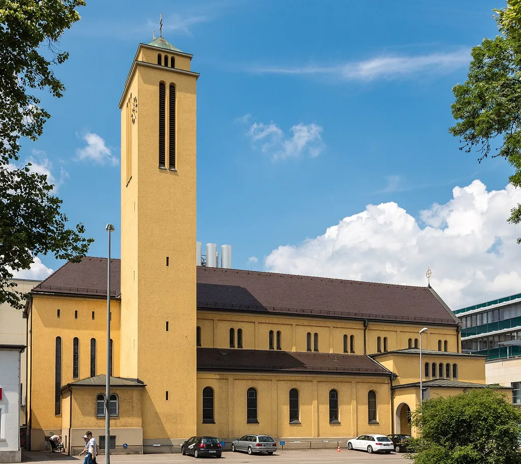 Heidenheim, Baden-Württemberg: Marienkirche vom Bahnhofspark aus gesehen