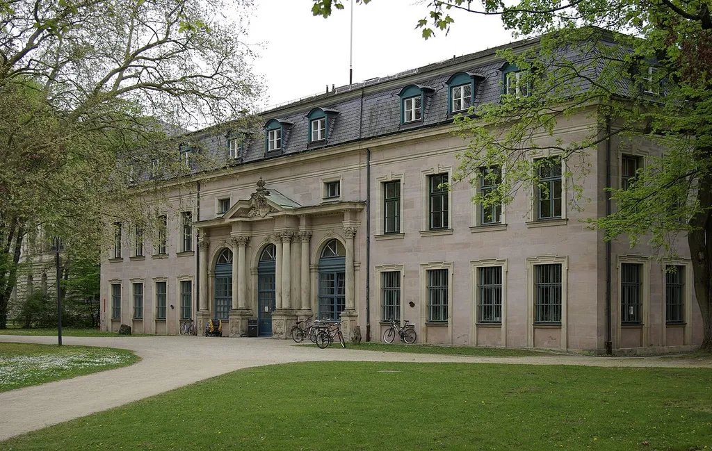 Ehemalige Konkordienkirche (heute GeoZentrum Nordbayern der FAU) im Schlossgarten in Erlangen