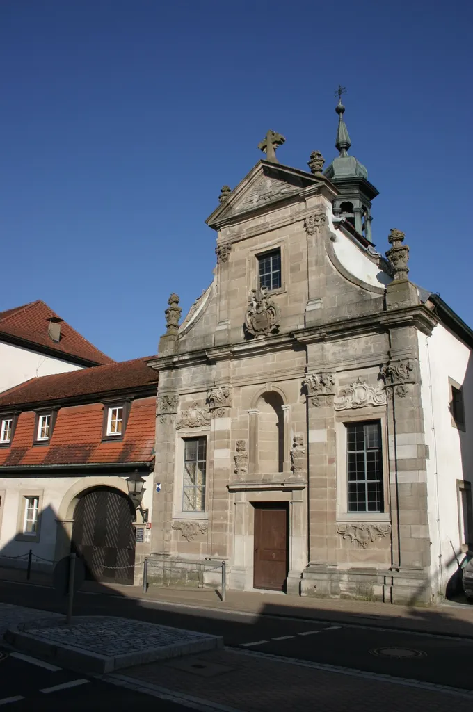Schlosskirche Gleisenau von der Straße aus gesehen