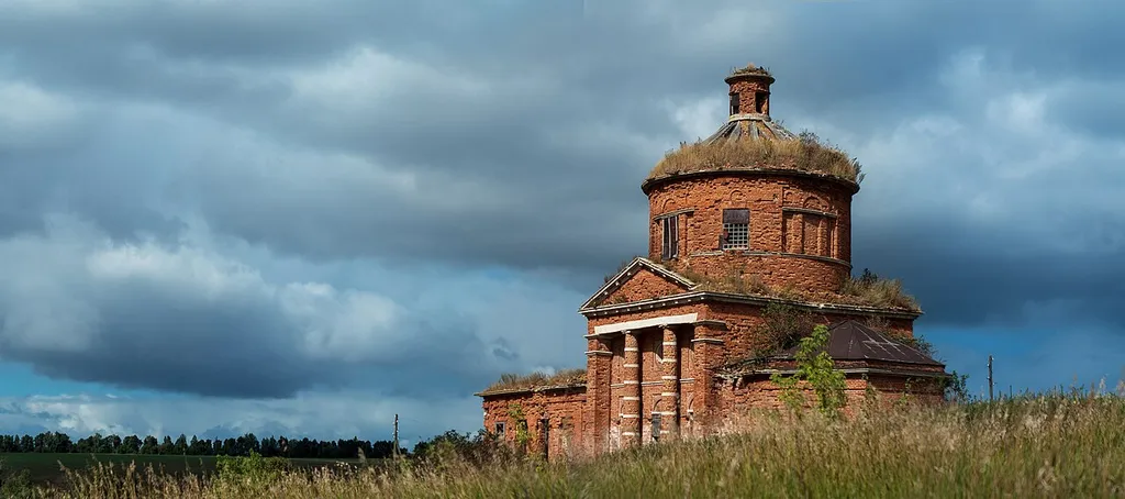 Ruined church of Saint Michael the Archangel, Arkhangelskoe, Tula Oblast, Russia