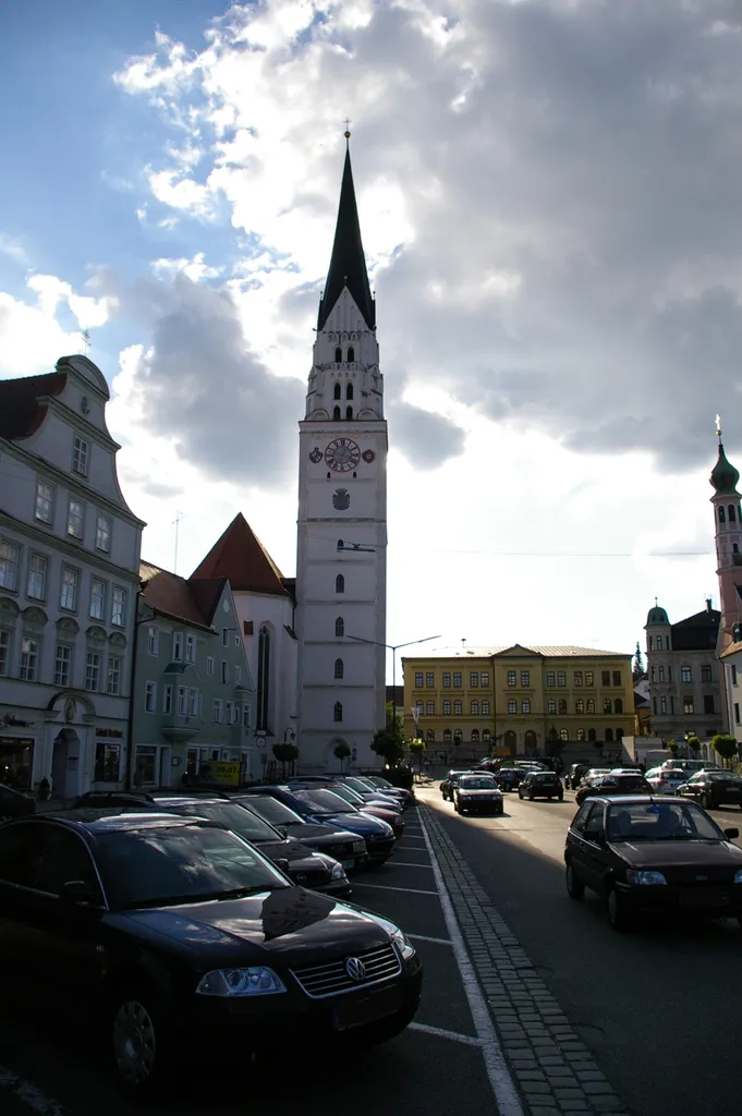 St. Johannes Baptist am Hauptplatz im Juli 2005.