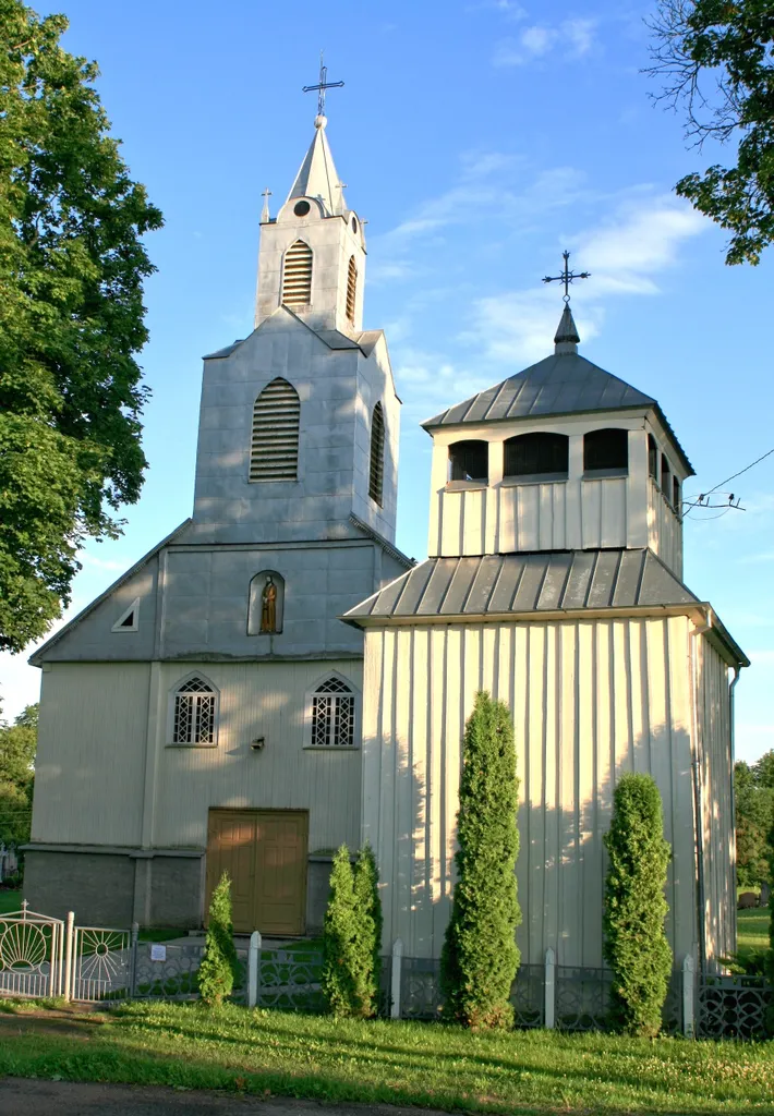 Girdžių Šv. Marijos Magdalietės bažnyčia. Šios nuotraukos autorius E. Giedraitis leidžia naudoti nuotrauką be apribojimų, taip pat ir komerciniais tikslais