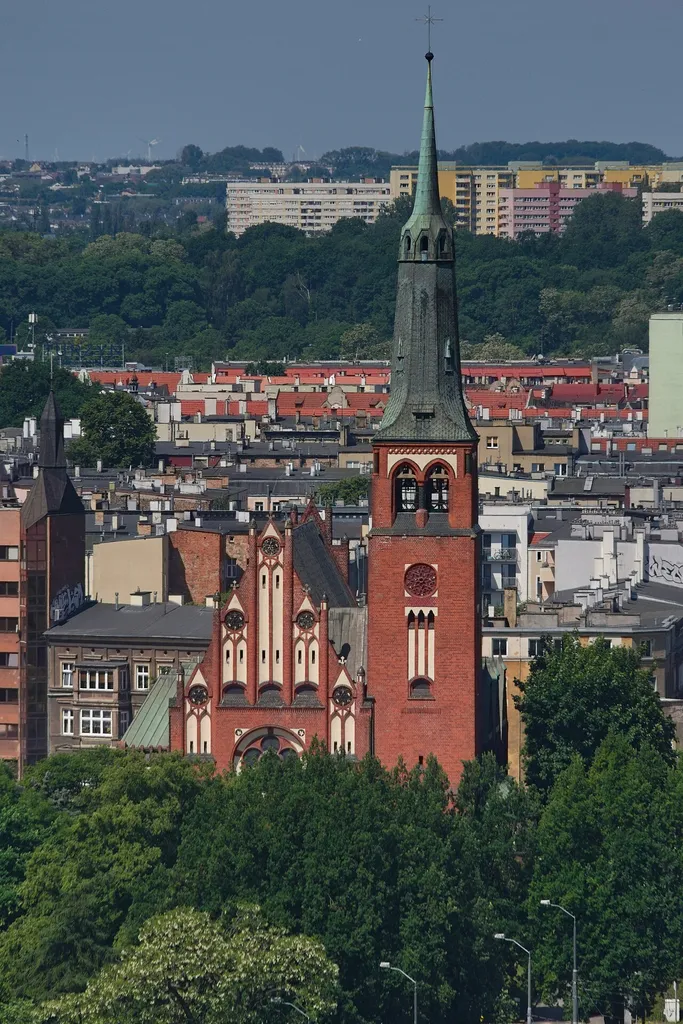 kościół św. Wojciecha w Szczecinie, nr rej.: A-391; widok z punktu widokowego na wieży bazyliki archikatedralnej pw. św. Jakuba Apostoła