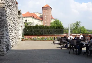 Kirche beim Sandormir-Turm