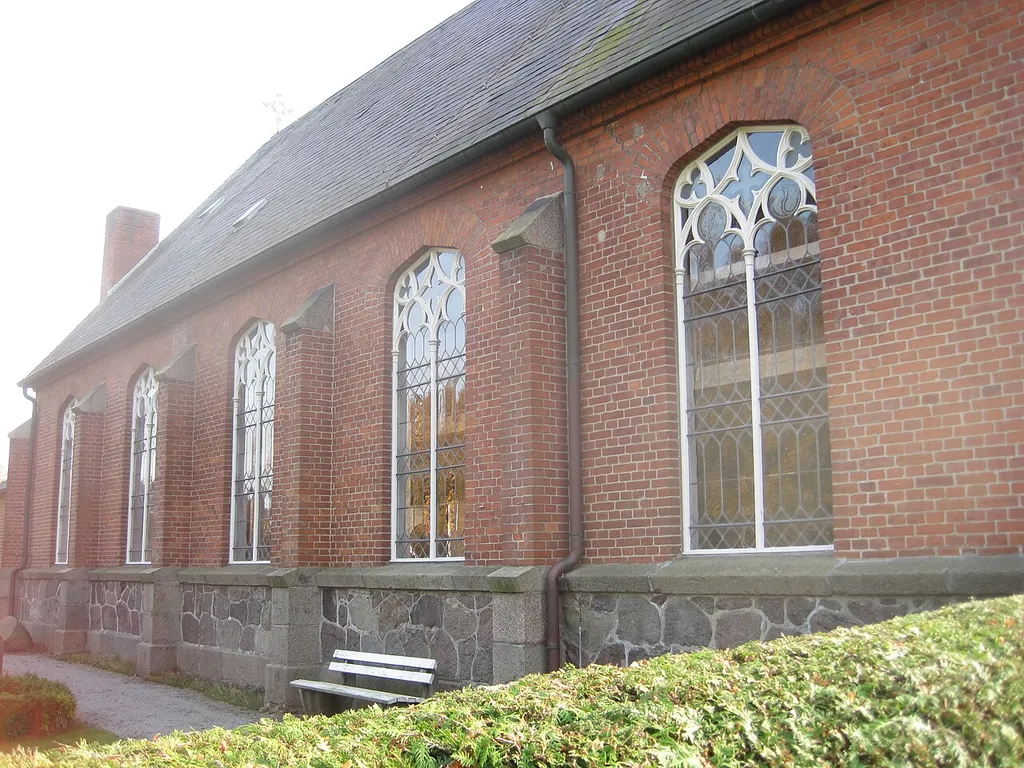 Kirche in Siebenbäumen, Nordseite.