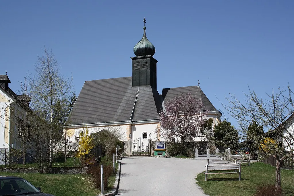 Die Pfarrkirche von Scheuchenstein, Gemeinde Miesenbach.