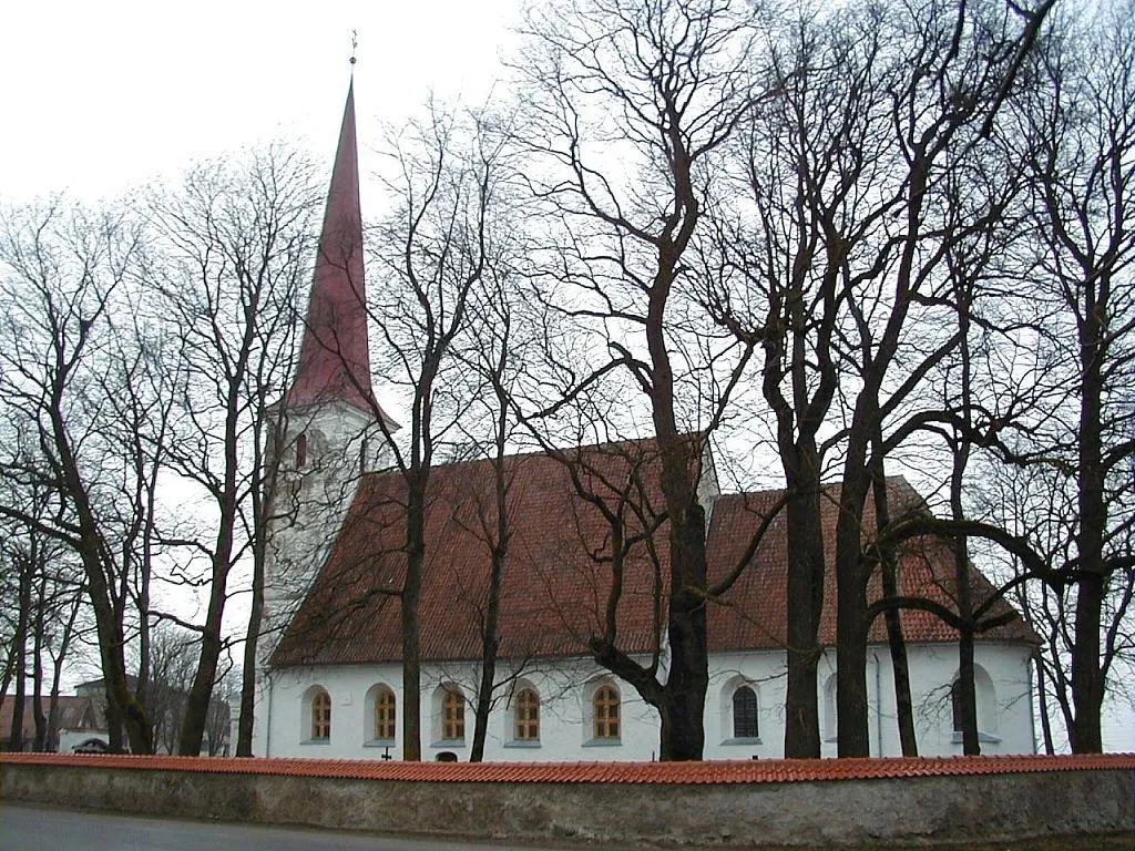 Nurmuižas luterāņu baznīca Laucienē 2001-04-01