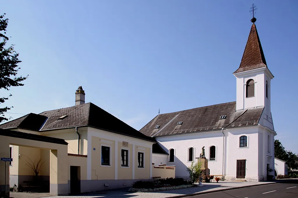 Filialkirche und Pfarrhof in Oberrabnitz, Gemeinde Draßmarkt im Bezirk Oberpullendorf, Burgeland, Österreich)
